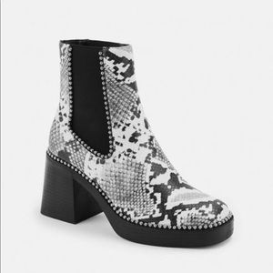 Missguided Snake Skin Chelsea Booties size 8